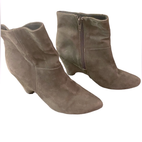 ME TOO Gray Suede Leather 3" Wedge Side Zip Bootie 7 - Picture 3 of 8